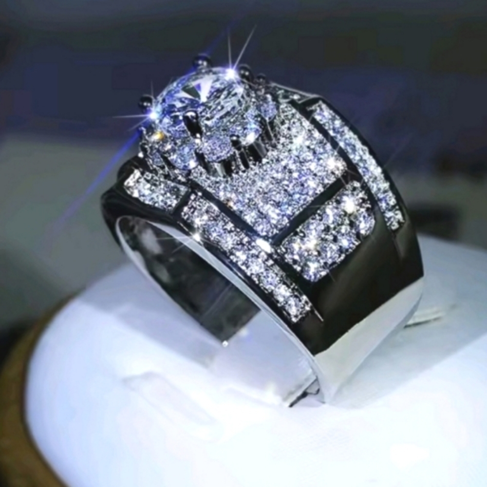 Elegant Silvery and Black Mens Diamond Ring Sz 11